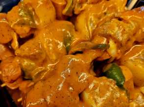Brochette de poulet tomate et dijonnaise – 300 g (1 portion)