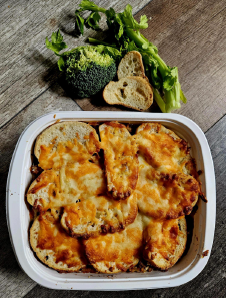 Format Familial – Casserole de porc, brocoli et croûtons gratinée – 1,2 kg (3 à 4 portions)